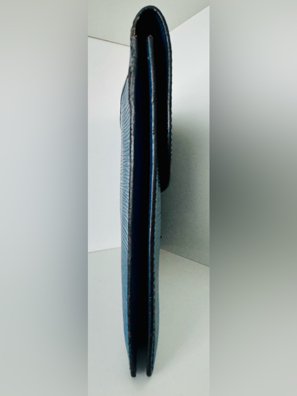 Louis Vuitton Blue Epi Clutch with Gold Accent - Picture 5 of 9